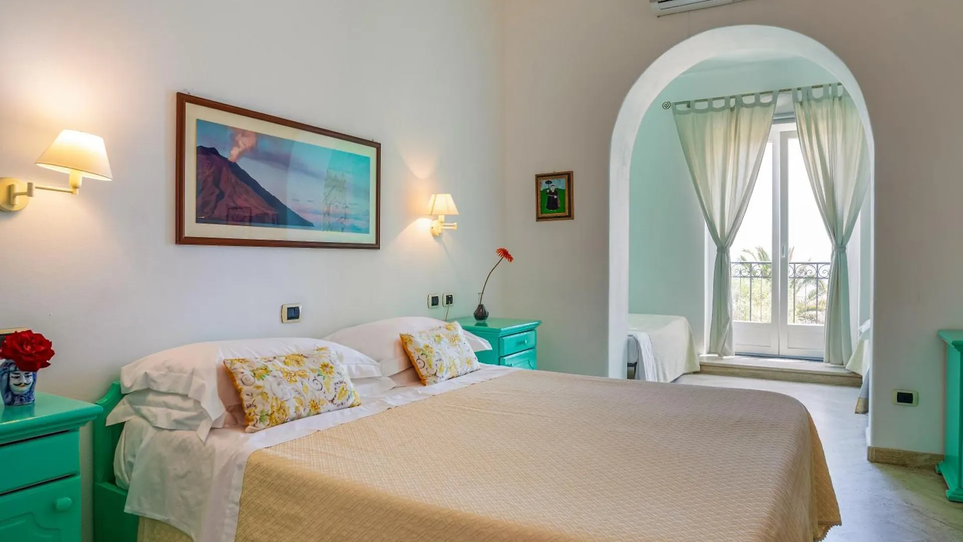 Hotel Ossidiana Stromboli Center
