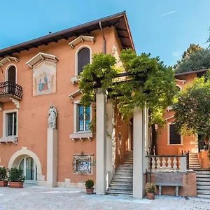 villa-natalia-luxury-rooms.hotelinveneto.com/